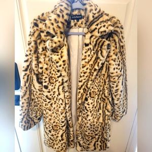 Eilly Bazar Hook and Eye Front Leopard Fuzzy Coat